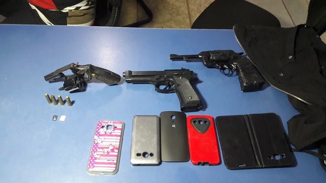 Após assaltar mulher, rapazes trocam tiros com a polícia em Vilhena e um é baleado