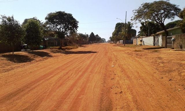 Em Cerejeiras, moradores de bairro esperam por reinício de obra paralisada