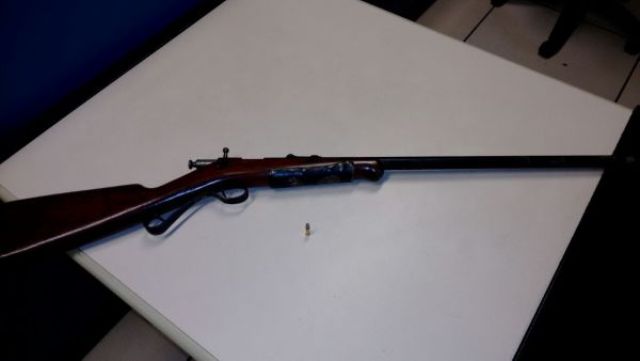Após denúncia anônima, polícia prende dois por porte ilegal de arma de fogo em Vilhena