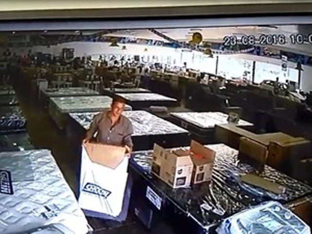 Em cidade de RO, homem furta TV em loja sem saber que aparelho estava quebrado