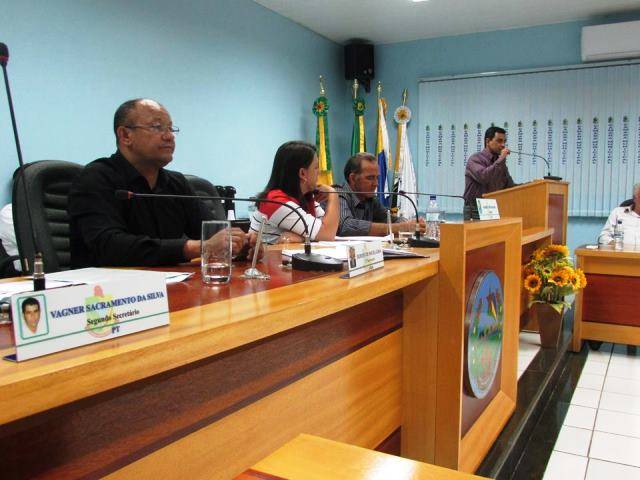 Sob pressão popular, vereadores de Colorado desistem de aumentar os próprios salários