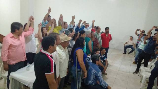 Com apoio de senador e vice-governador, ex-prefeito tenta reverter indeferimento