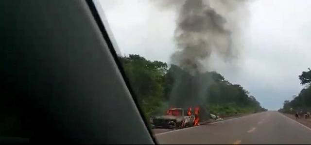 Assista: publicitário vilhenense filma família escapando de carro em chamas na BR 364