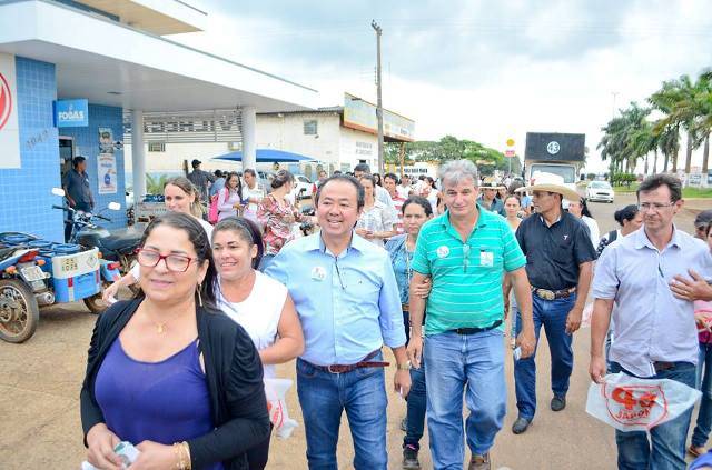 Eduardo Japonês visita comércios e destaca ações de desenvolvimento econômico sustentável