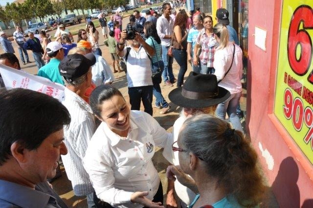 Ao lado do vice, de deputada e do marido, Rosani Donadon faz caminhada no Cristo Rei  
