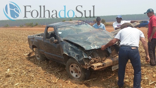 Homem de 50 anos capota picape com a filha de 13 anos dentro em Vilhena
