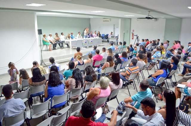 “Sou administrador, não quero me perpetuar no poder”, diz Japonês diante centenas
