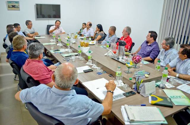 Eduardo Japonês apresenta propostas e recebe apoio de empresários em Vilhena