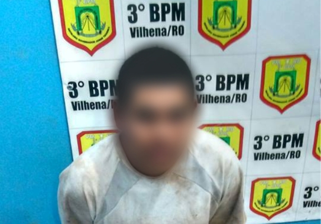 Em distrito de Chupinguaia, homem é preso acusado de violentar enteado de 10 anos