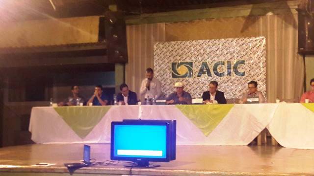 Associação comercial promoveu debate entre os três candidatos a prefeito em Colorado
