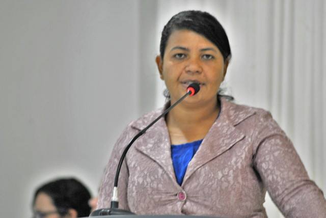 Candidata a vice-prefeita parabeniza Rosani, mas mantém esperança na posse de Japonês