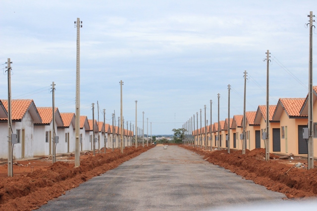 Mais de 1.600 pessoas vão disputar 300 casas populares em Vilhena; sorteio nesta sexta-feira, 07