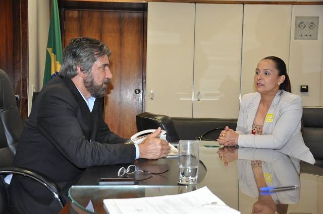 Rosangela Donadon propõe parceria entre poderes para estruturar Saúde do Cone Sul