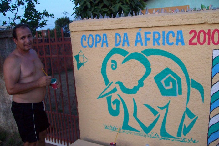 COPA 2010 – TORCEDORES VILHENENSES COMEÇAM A PINTAR CASAS