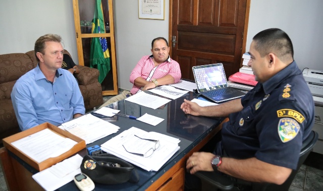Deputado e vereador eleito debatem melhorias na segurança pública com comandante da BPM