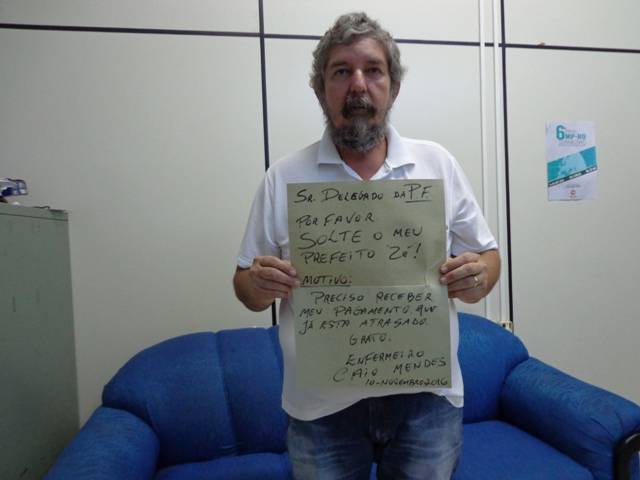Funcionário municipal usa humor, mas faz apelo dramático para receber salário em Vilhena