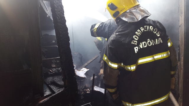 Veja vídeo e fotos: brincadeira de alunos pode ter provocado incêndio em escola pública de Vilhena