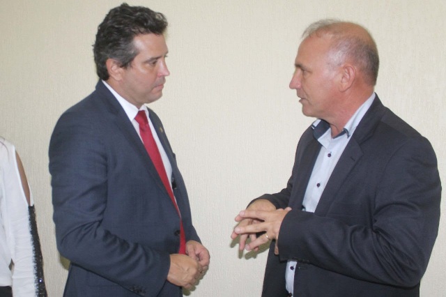 Ministro dos Transportes promete reforma geral e balizamento noturno no aeroporto de Vilhena