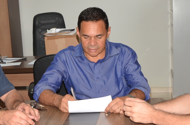 Aconselhado por autoridade, prefeito interino de Vilhena exonera todos os servidores da CPL