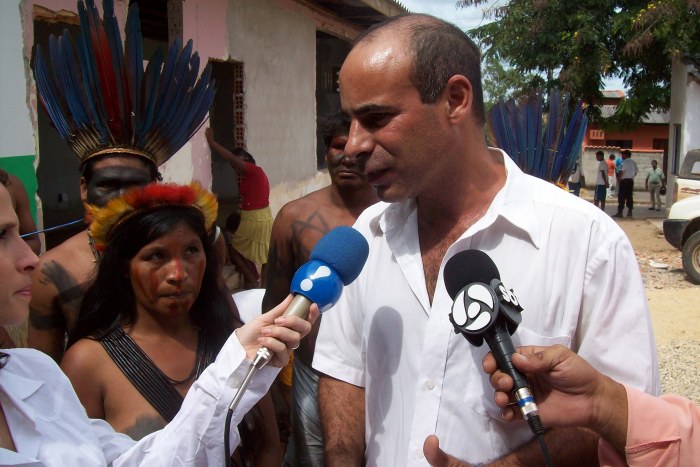 ÍNDIOS CONTINUAM ACAMPADOS NA FUNASA DE VILHENA