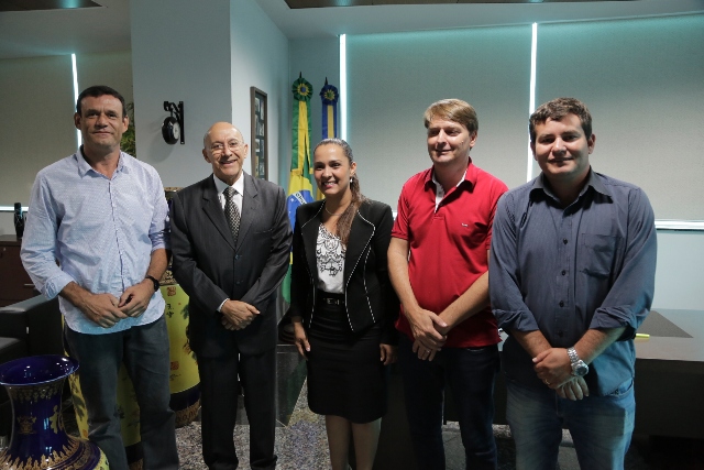 Com apoio de vereadores eleitos, deputada anuncia gestão militar em escola de Vilhena