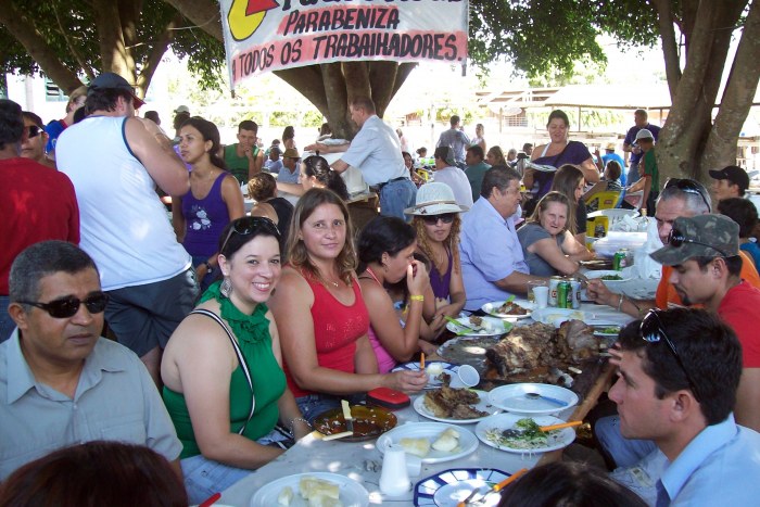 COSTELÃO DO DIA DO TRABALHADOR REÚNE CENTENAS DE PESSOAS NO CTG