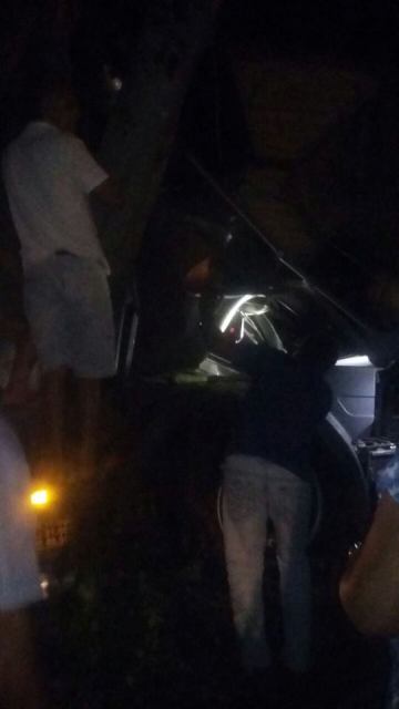 Em cidade vizinha, carga de madeira esmaga cabine e mata motorista, que fica preso a ferragens
