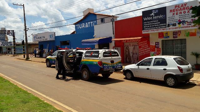 Homens armados assaltam cliente e fazem disparos dentro de casa lotérica em Vilhena