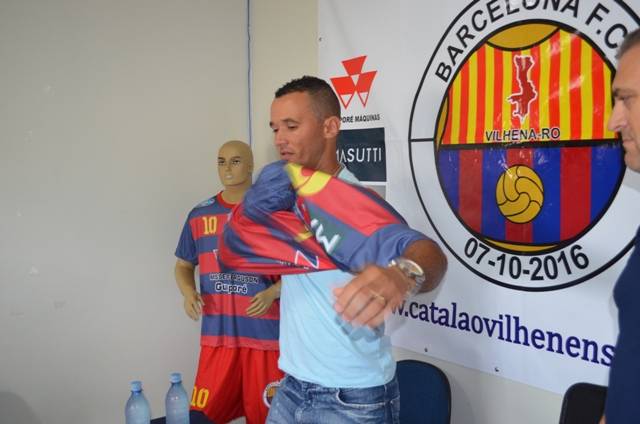 Cabixi é apresentado no Barcelona FC e fala em conquista de títulos 
