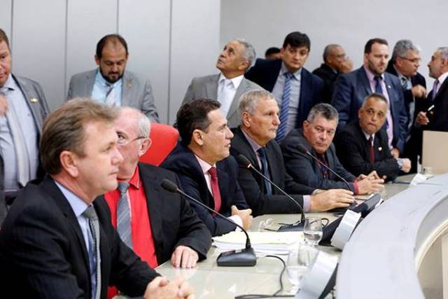 Luizinho Goebel vota favorável a aprovação do orçamento de 2017 e ao plano plurianual