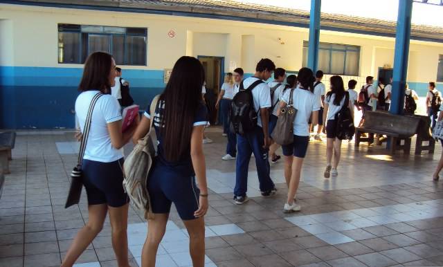 Servidores se revoltam com proposta do Governo de Rondônia para “terceirizar” escola em Vilhena