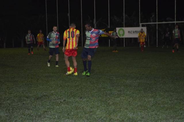 Jogo beneficente Amigos do Héber x Barcelona arrecada meia tonelada de alimentos em Vilhena