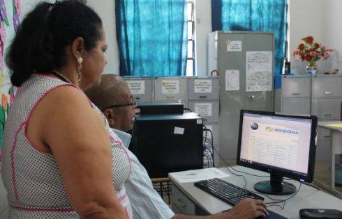 Programa da Seduc vai evitar pais dormindo em filas para matricular filhos na rede estadual