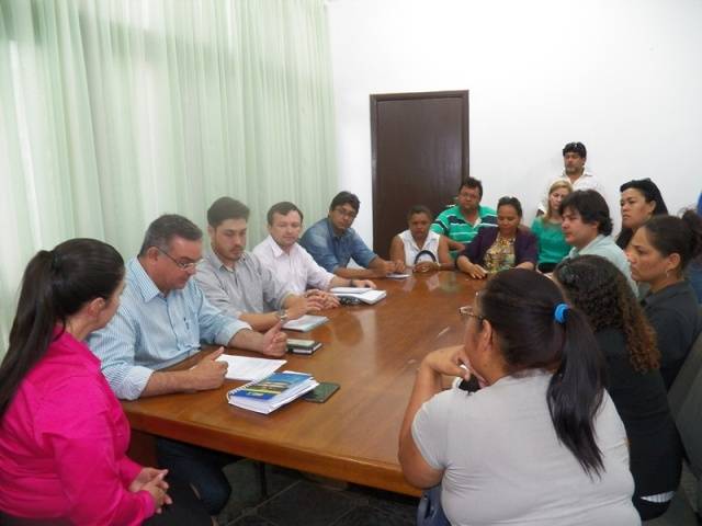 Após vereador provar que prefeitura tem dinheiro, Rosani anuncia pagamento de servidores