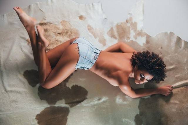Ex-moradora de Rondônia “arrasa” em ensaio nu para site que revelou celebridades da TV