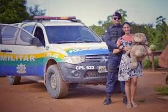Assista: soldado da PM de Rondônia pede namorada em casamento e vídeo viraliza no Brasil 