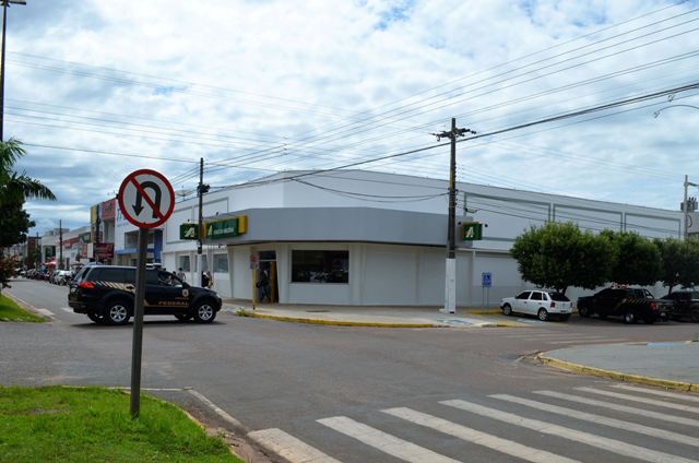 Trote mobiliza viaturas da Polícia Federal; ação no Basa desperta curiosidade em Vilhena