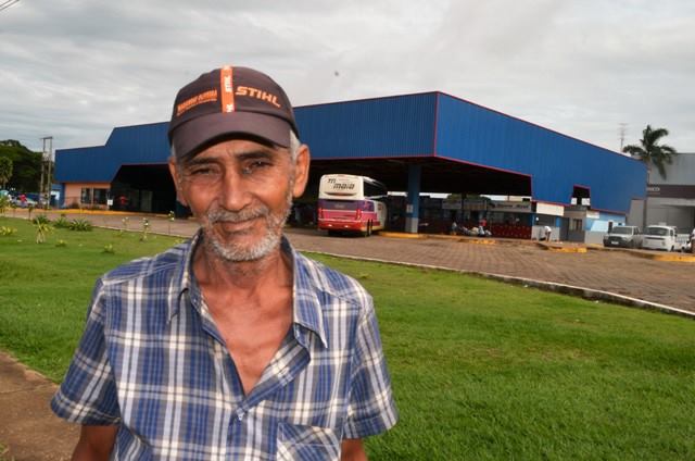 À procura da sobrinha em Vilhena, idoso está há quatro dias passando fome na rodoviária