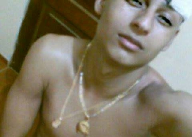 Rapaz de 18 anos é executado a tiros na frente da namorada em avenida de Vilhena