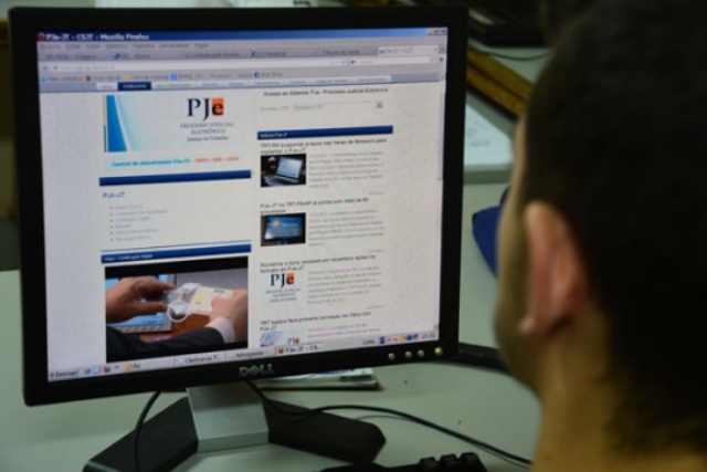 Até juiz perde a paciência com sistema eletrônico que “inferniza” advogados de Vilhena