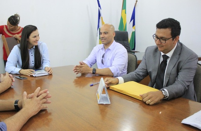 Prefeita de Vilhena recebe chefe da Casa Civil de Rondônia e discute parceria com o Estado