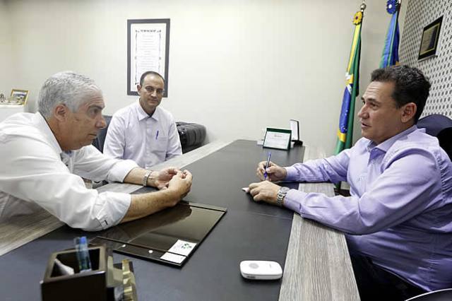 Prefeito de Cerejeiras pede ajuda para que Governo do Estado não retome servidores da Saúde
