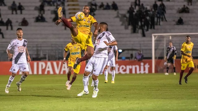 Barcelona anuncia zagueiro Vitão e fecha elenco para a temporada 2017