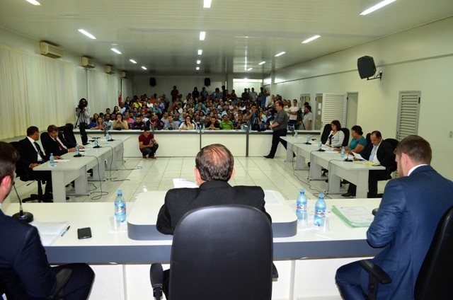  Com dispensas das discussões, vereadores aprovam projetos do Executivo