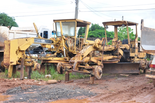 Prefeitura de Vilhena recupera máquina que estava abandonada há três anos na zona rural