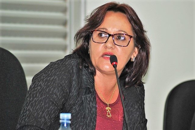 Chamada de “foragida” no início do ano, vereadora dá troco e chama colegas de “oportunistas”