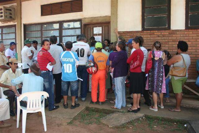 DEZENAS DISPUTAM SENHA PARA “CONSULTA DE CÂNCER”
