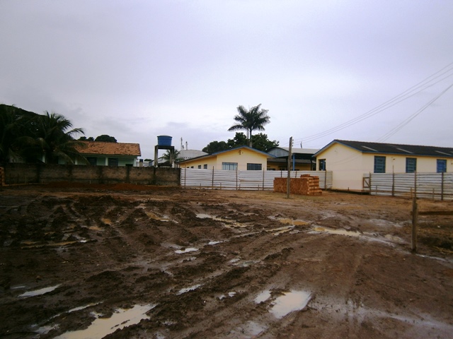 Com verbas federais, começa construção de quadra esportiva em escola de Cerejeiras