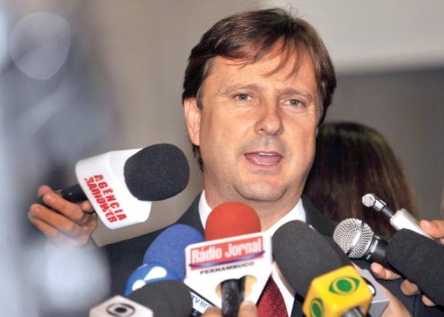 JORNAL DE SENADOR DEMITE PESSOAL E VAI MUDAR DE FORMATO