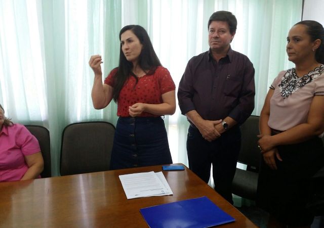 Rosani confirma cortes, alerta servidores e dispara: “Eu durmo em paz, meu salário me basta”